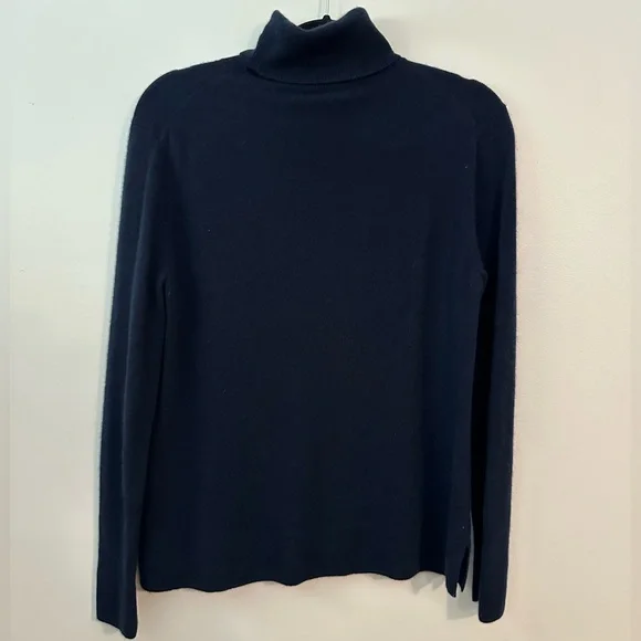 Neiman Marcus 100% Cashmere Turtleneck
Long Sleeve Sweater Large - Picture 5 of 9